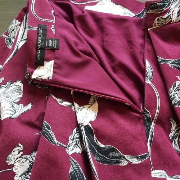 Floral Pleated High-waisted Skirt - Picture 3 of 6